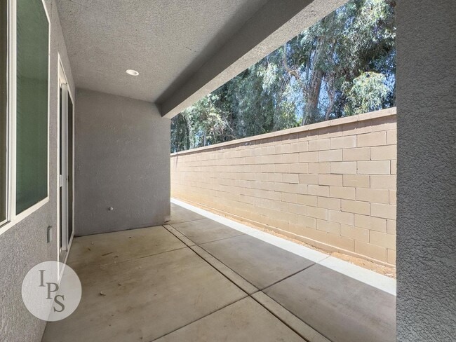 Building Photo - Newer East Clovis Home, 4BR/2BA, with Sola...