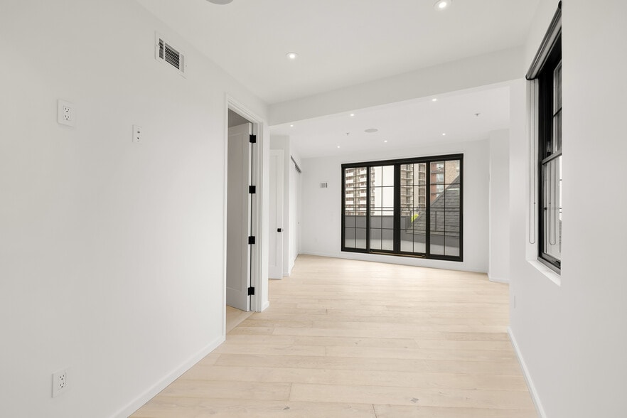 Building Photo - 1451 Maryland Ave NE