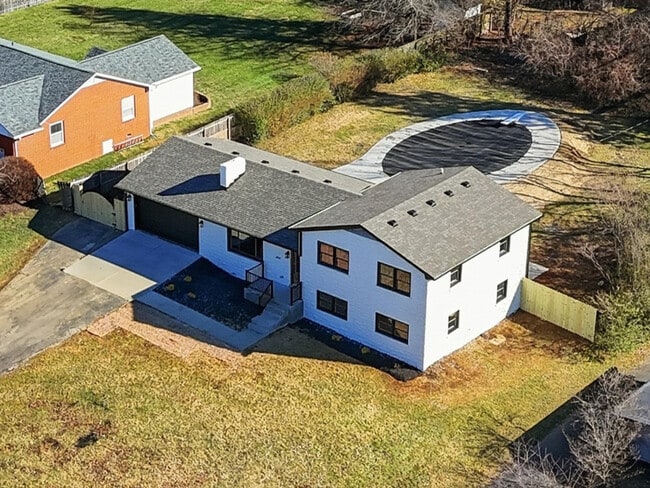 Building Photo - 294 Idle Hour Dr