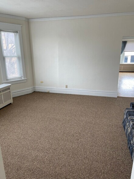 Building Photo - 418 S 4th St