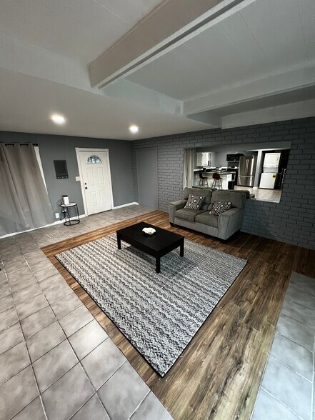 Building Photo - 309 McFadden Dr