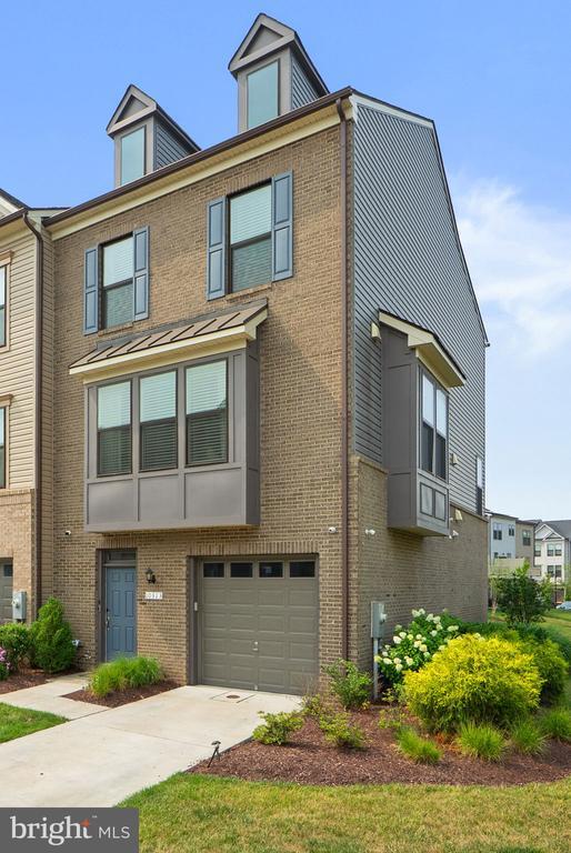 Building Photo - 10313 Vista Meadow Way