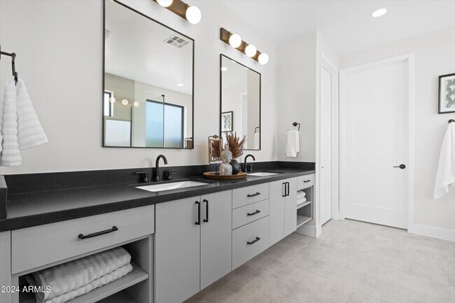 Building Photo - 6324 N 10th Dr