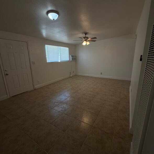 Living Room - 26944 Prospect St