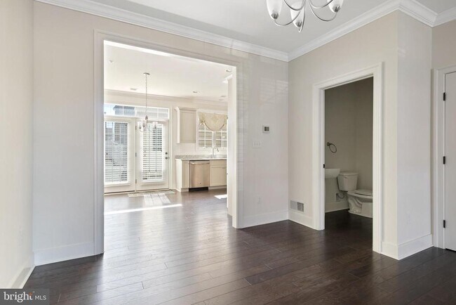 Building Photo - 626 D St