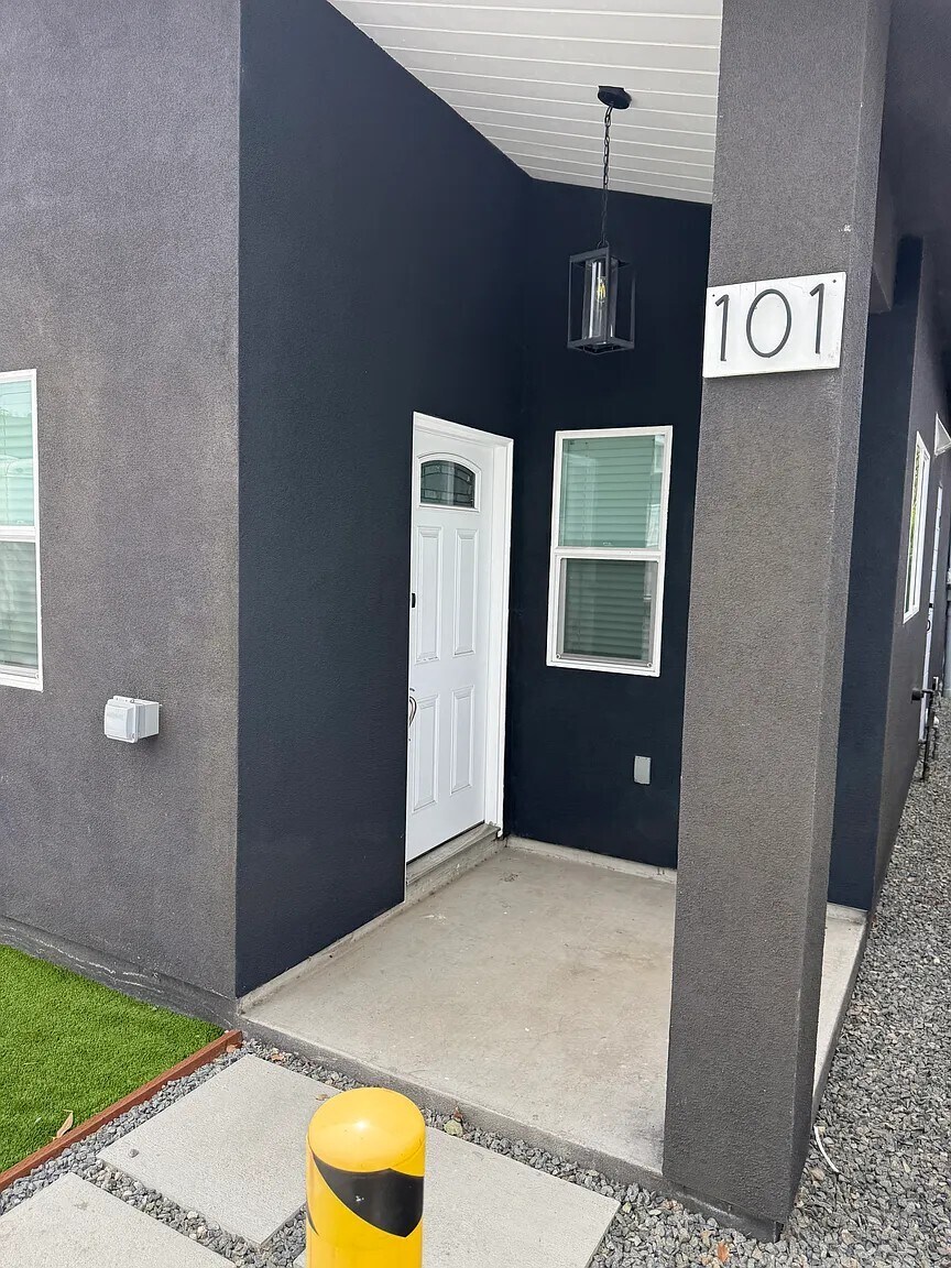 Building Photo - 1014 Cypress Ave