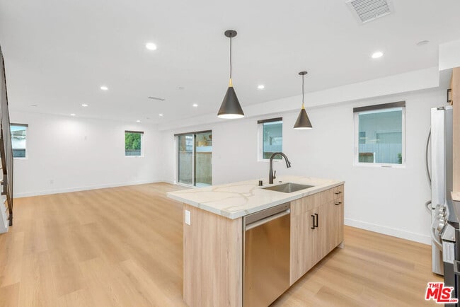 Building Photo - 12704 Pacific Ave