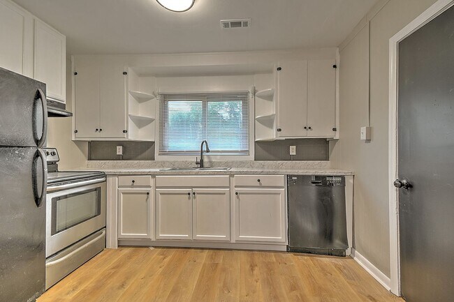 Building Photo - 1712 Oaklawn St