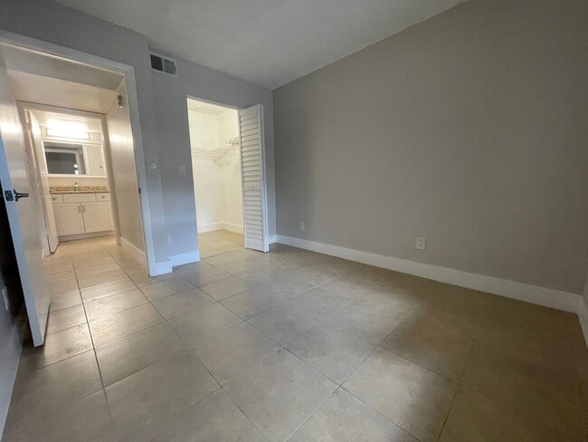 Building Photo - ANNUAL RENTAL - 2 BED / 2 BATH CONDO AT MYSTIC GARDENS