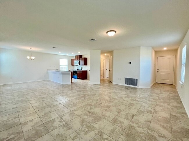 Building Photo - 3 Bedroom/2 Bath Skyview Subdivision