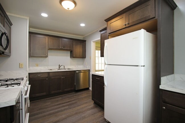 Building Photo - 207 Beverly St