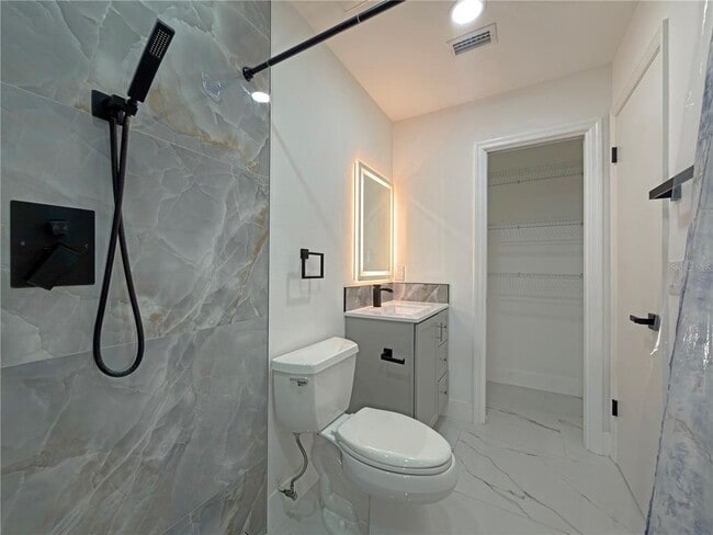 Building Photo - 1384 Valhalla St