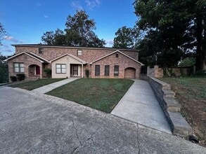 Building Photo - 3507 Lakeside Ct