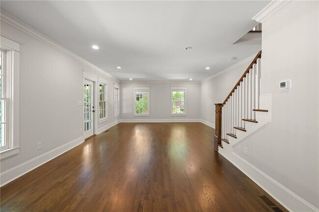 Building Photo - 1785 Meadowdale Ave NE