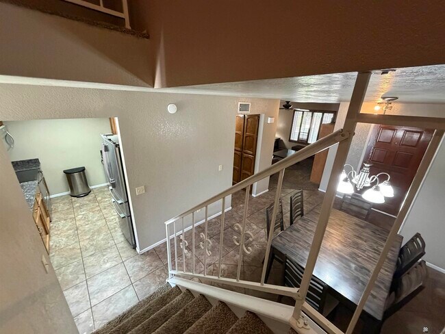 Building Photo - 2045 S 14th Ave