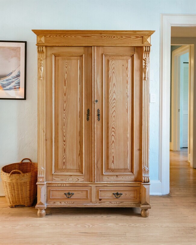 Building Photo - 519 28th St