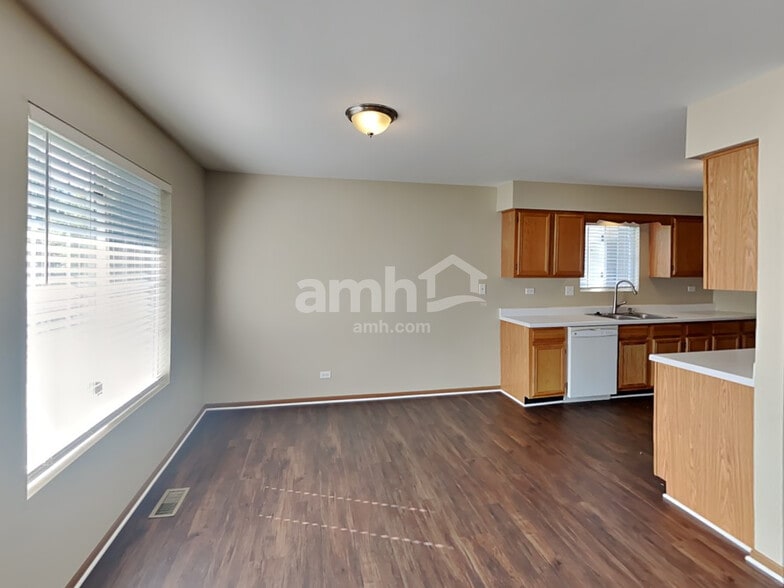 Building Photo - 440 Lowell Dr