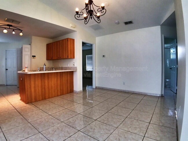 Building Photo - 903 Lejay St