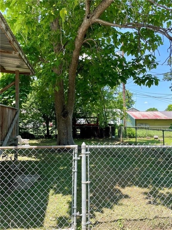 Building Photo - 806 N Oneal St