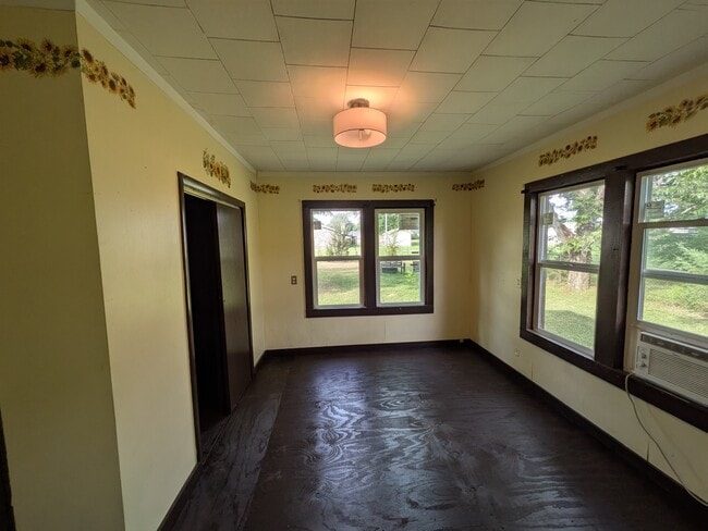 Building Photo - 405 S Skaggs Rd