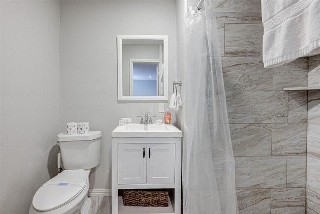 Building Photo - 921 Kern St