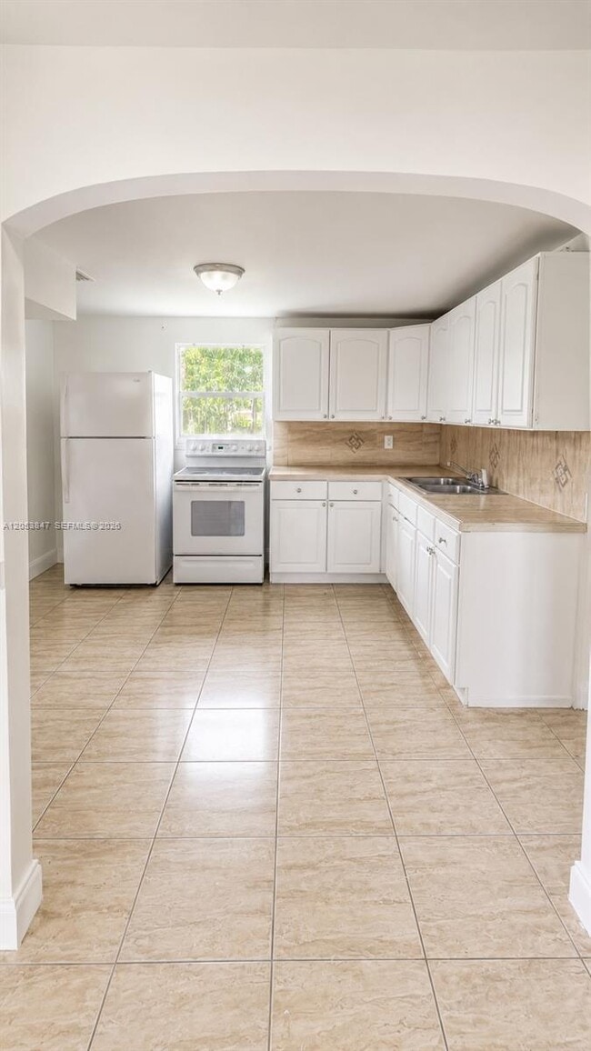 Building Photo - 3518 Ave F