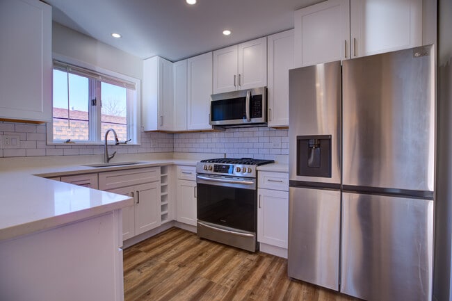 Building Photo - 5715 N Cicero Ave