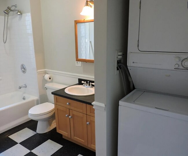 Building Photo - 3.0 bedroom in Cambridge Massachusetts 02138