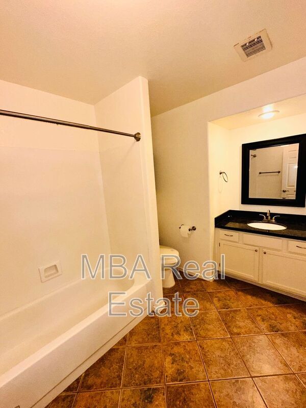 Building Photo - 4463 E South Fork Dr