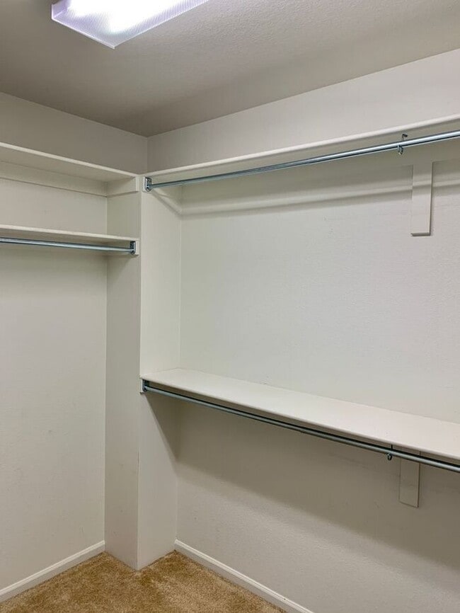 Building Photo - Gorgeous 2 Bedroom + Den, 2 Bathroom Home in Thompson River Ranch!