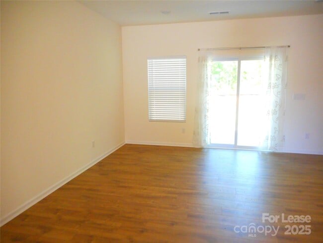 Building Photo - 2837 Aubrey St