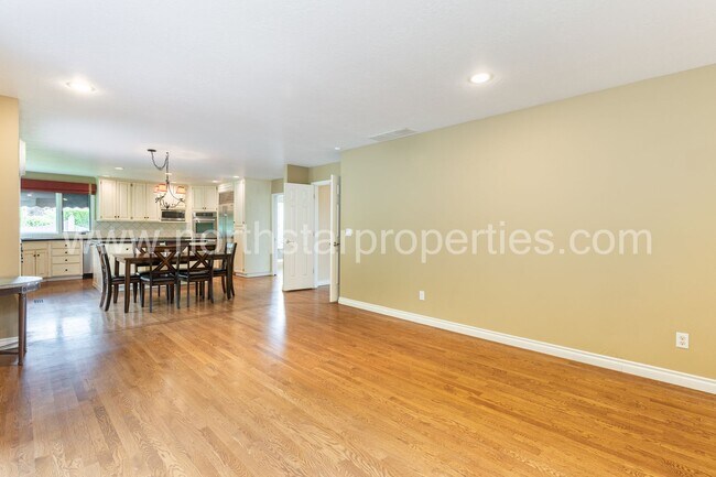 Building Photo - 16754 Quail Ct