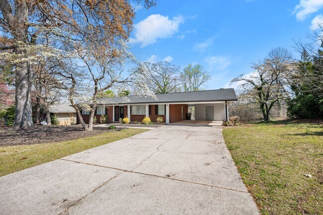 Building Photo - 3 Bedroom Lake Home In Gainesville!