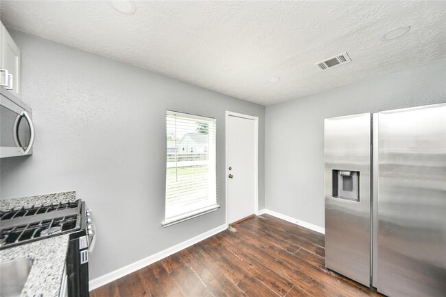 Building Photo - 2802 Bringhurst St