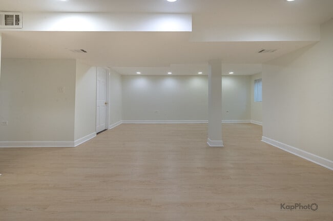 Building Photo - 713 Mariners Point