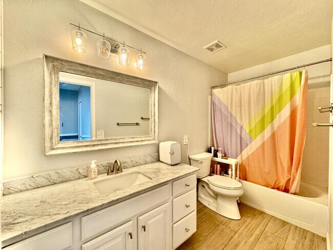 Building Photo - 12768 N Lantern Way