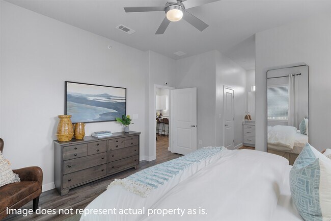 Building Photo - 7244 Borland Dr