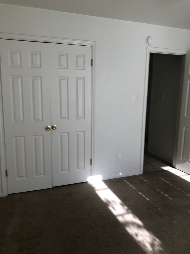 Building Photo - SHORT TERM RENTAL 3-6 MONTHS - 4 bedroom, ...