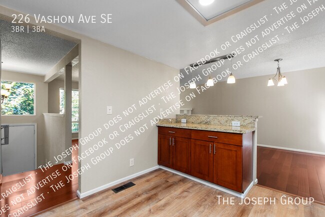 Building Photo - 226 Vashon Ave SE