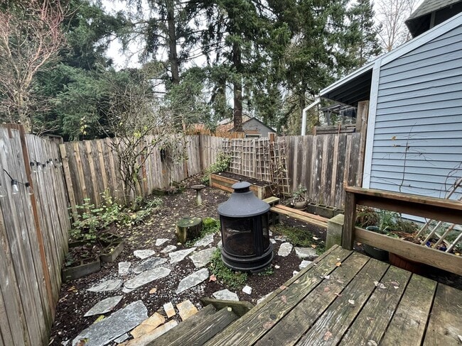 Building Photo - Cozy Portland Home with Spacious Living Room & Fenced Backyard