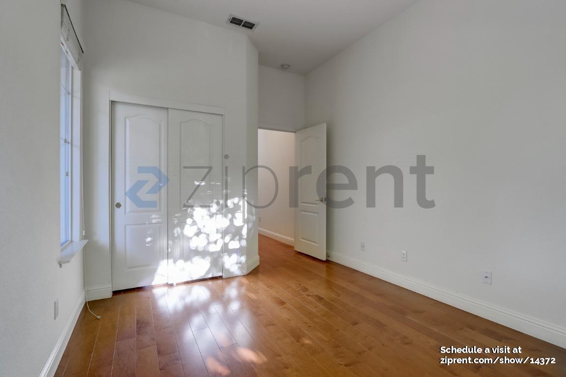 Building Photo - Unit