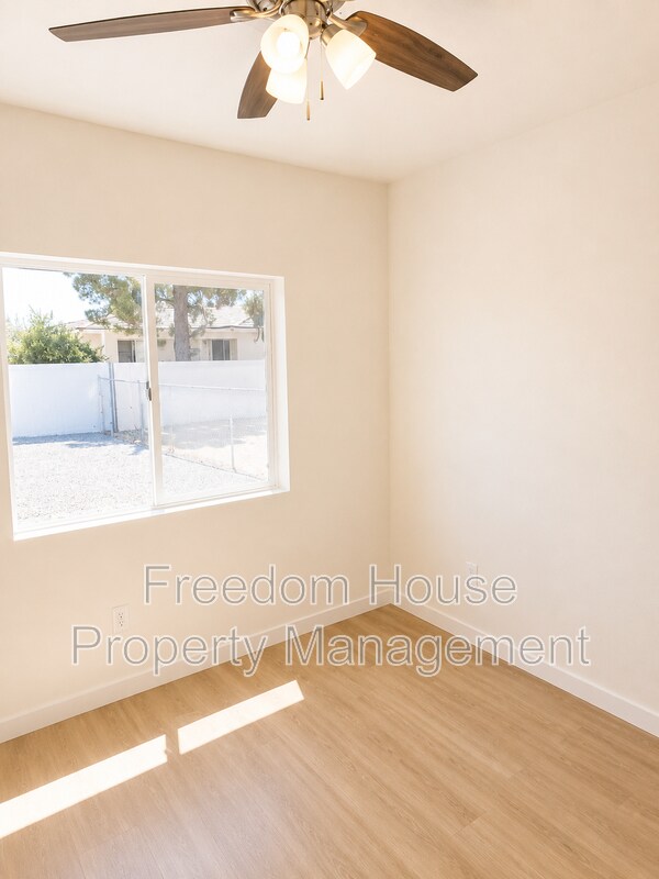 Building Photo - 1701 Sycamore Ave