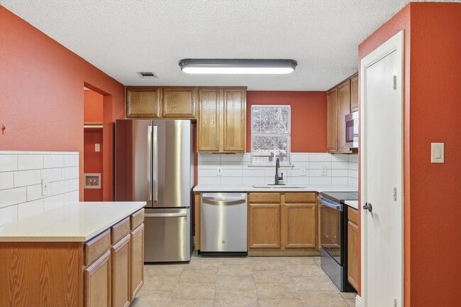 Building Photo - 316 Comiskey Ct