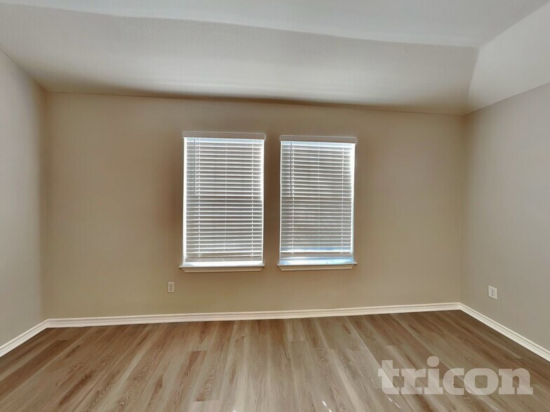 Building Photo - 408 Foliage Cir