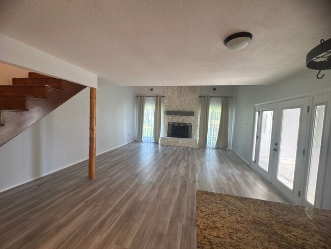 Building Photo - Two-story, four-bedroom, three-bathroom ho...