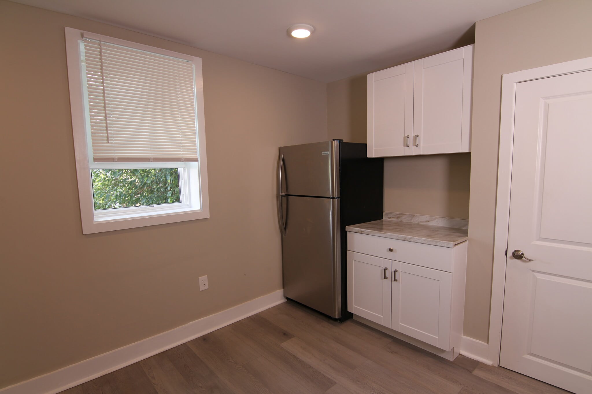 Building Photo - 1631 Dyre St