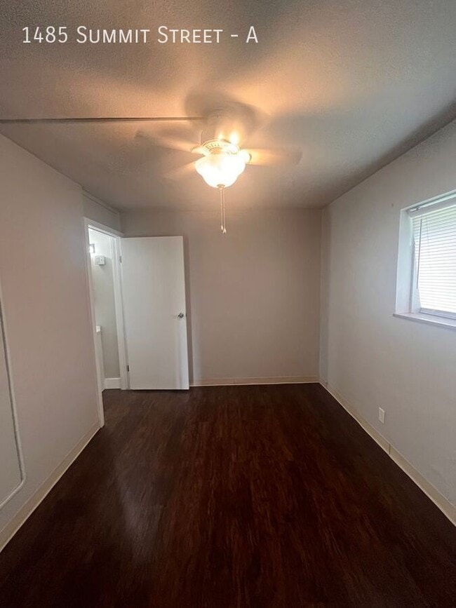 Building Photo - 1485 Summit St