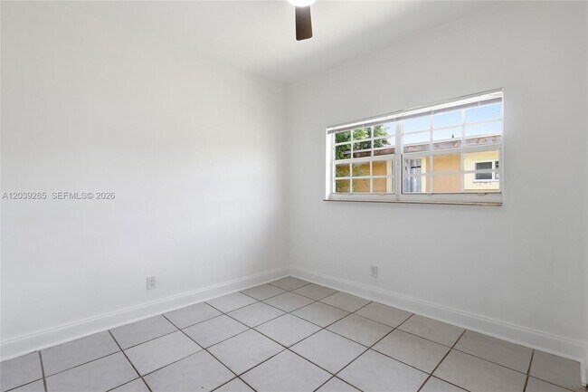 Building Photo - 875 NW 168th Dr