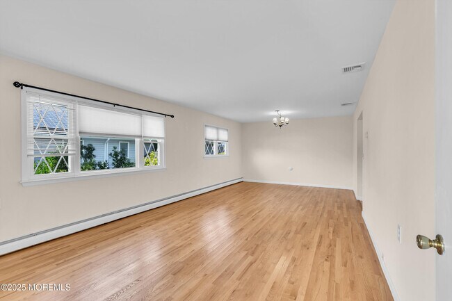 Building Photo - 164 Charlotteville Dr S