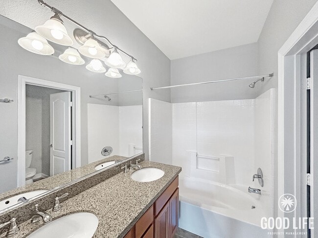 Building Photo - Beautiful 3BD/3BA w/ A/C, In-Unit Laundry, and 2-Car Garage in Bay Park!